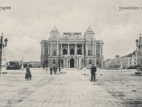 Sveučilišni trg (današnji Trg Republike Hrvatske), prije izgradnje Meštrovićevog Zdenca, oko 1905. godine